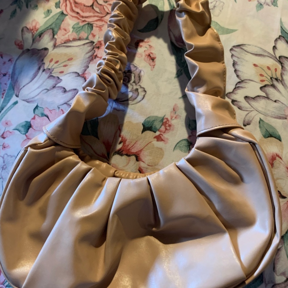 Stylish Tan Ruched Handbag - Picture 2 of 6